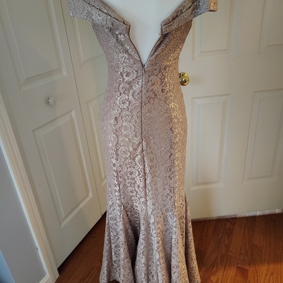 R&M Richards Off the shoulder Fishtail Evening Gown 6P - Picture 8 of 12
